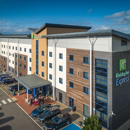 Holiday Inn Express Kettering By Ihg Exterior photo