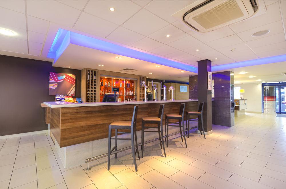 Holiday Inn Express Kettering By Ihg Exterior photo