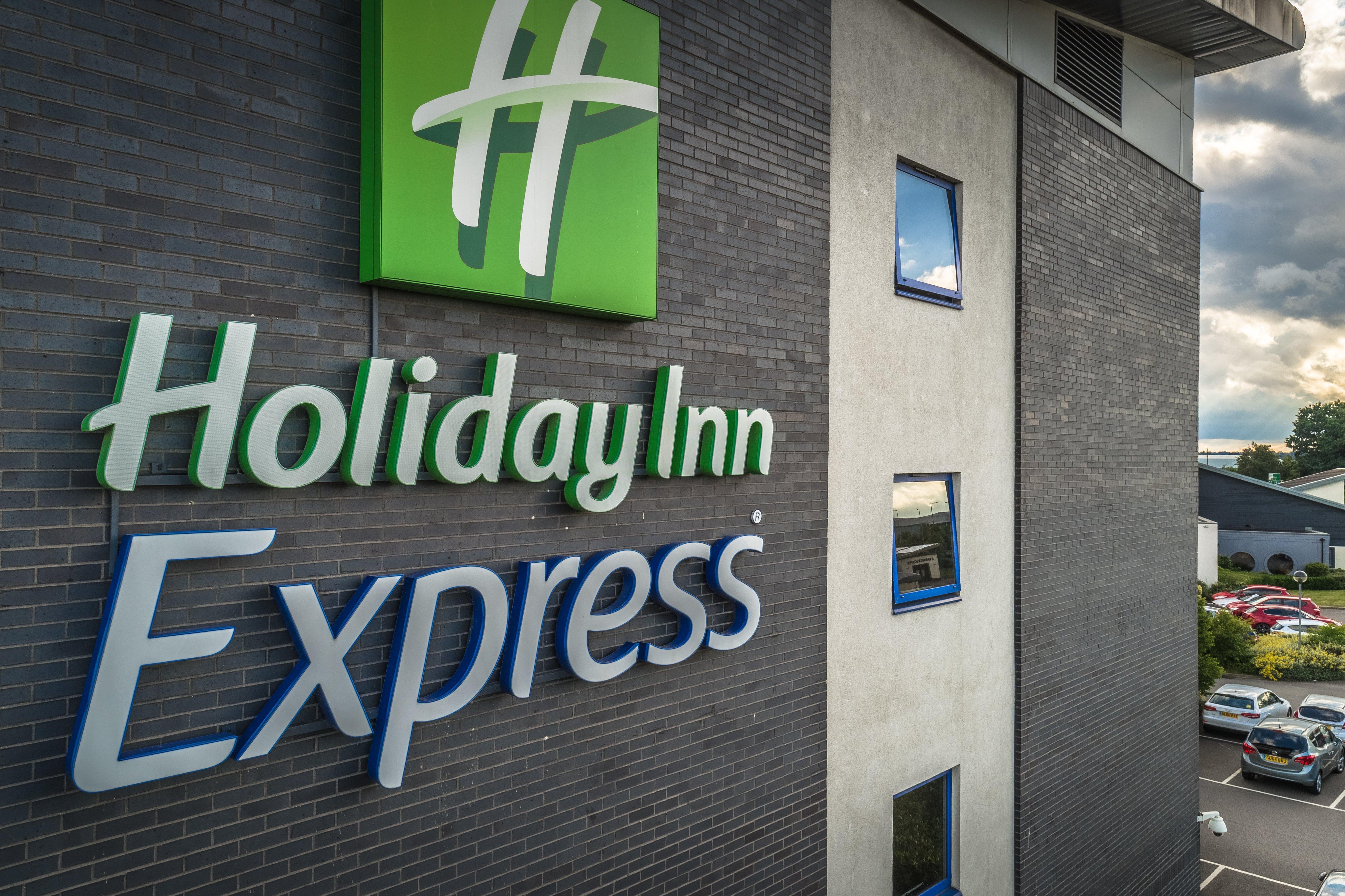 Holiday Inn Express Kettering By Ihg Exterior photo