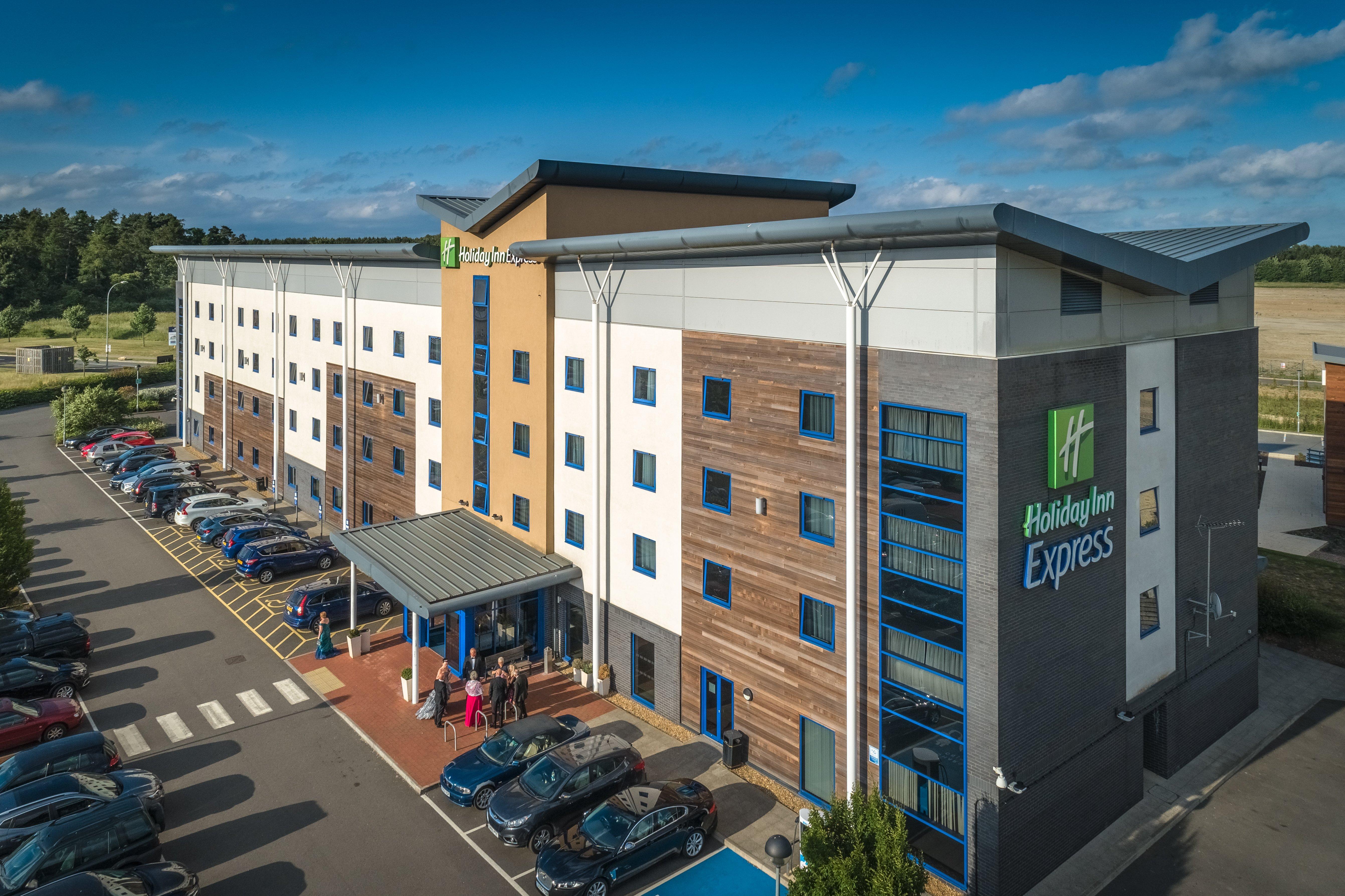 Holiday Inn Express Kettering By Ihg Exterior photo