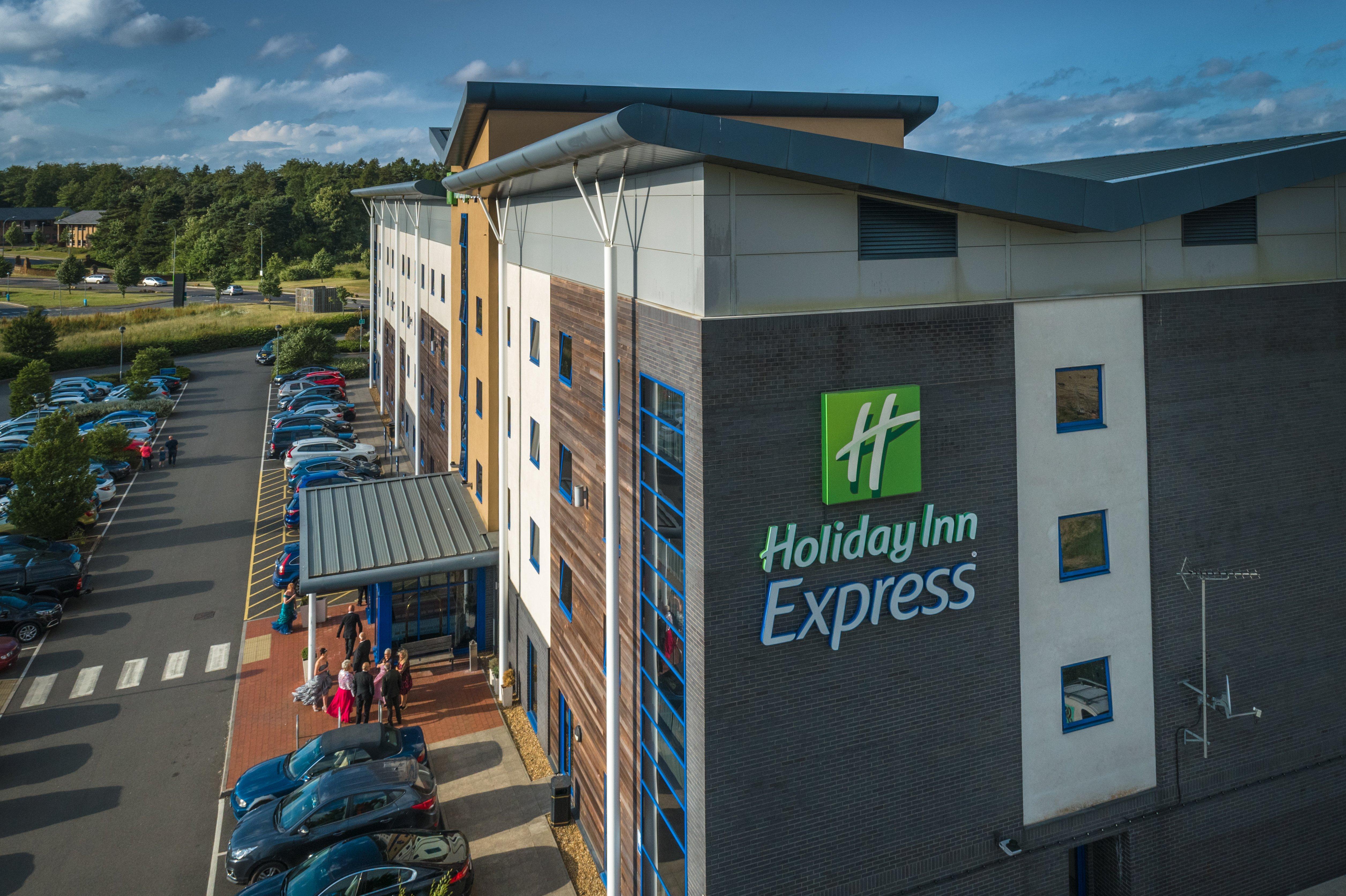 Holiday Inn Express Kettering By Ihg Exterior photo