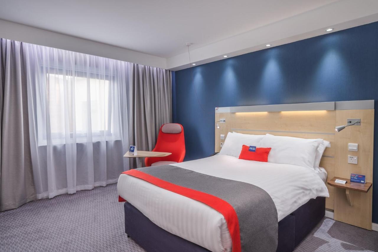 Holiday Inn Express Kettering By Ihg Exterior photo