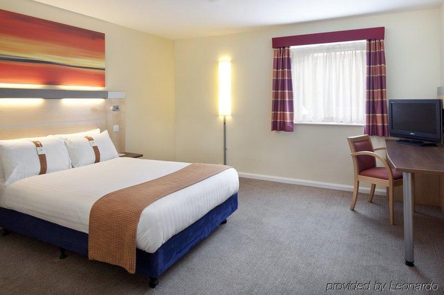 Holiday Inn Express Kettering By Ihg Exterior photo