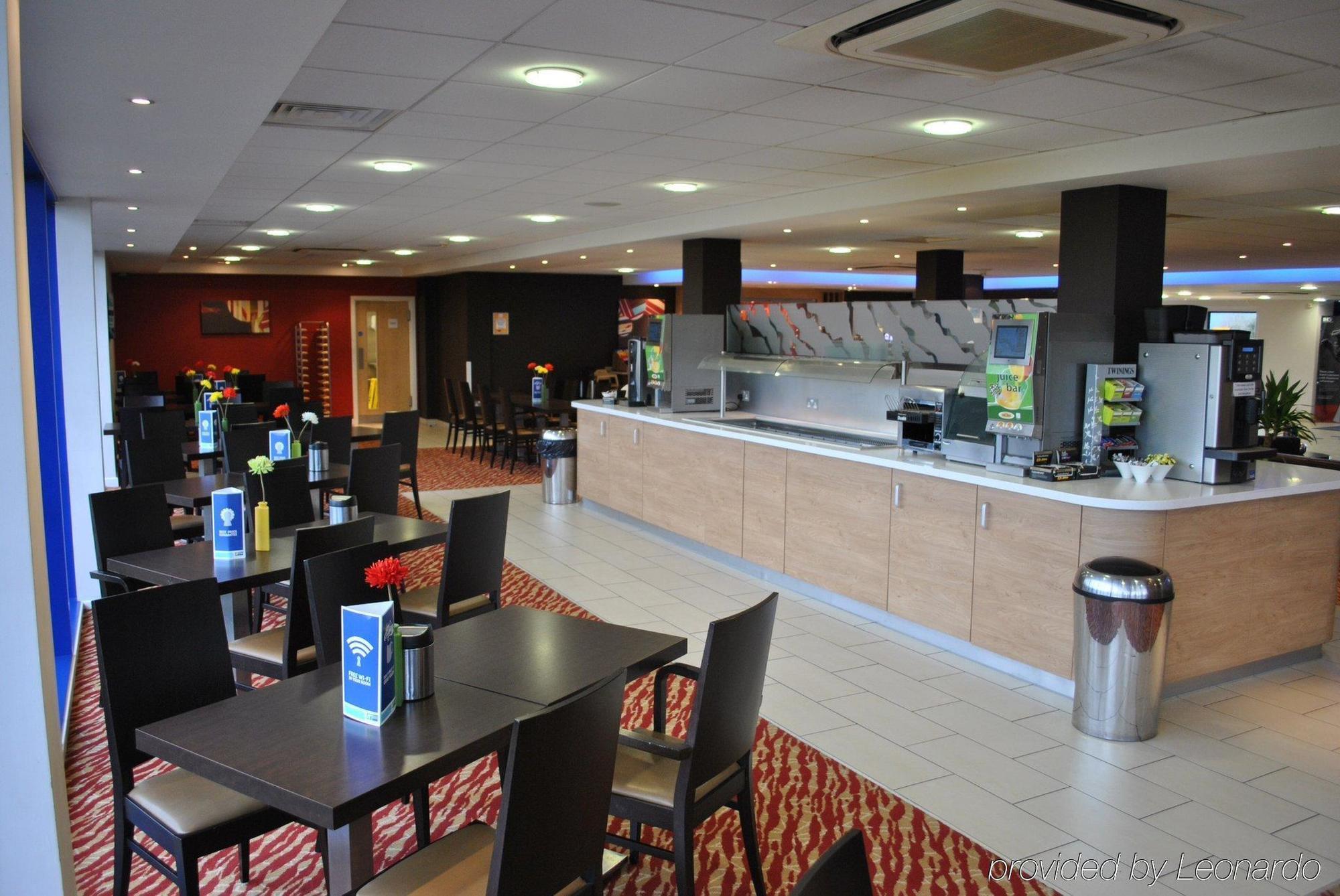 Holiday Inn Express Kettering By Ihg Exterior photo