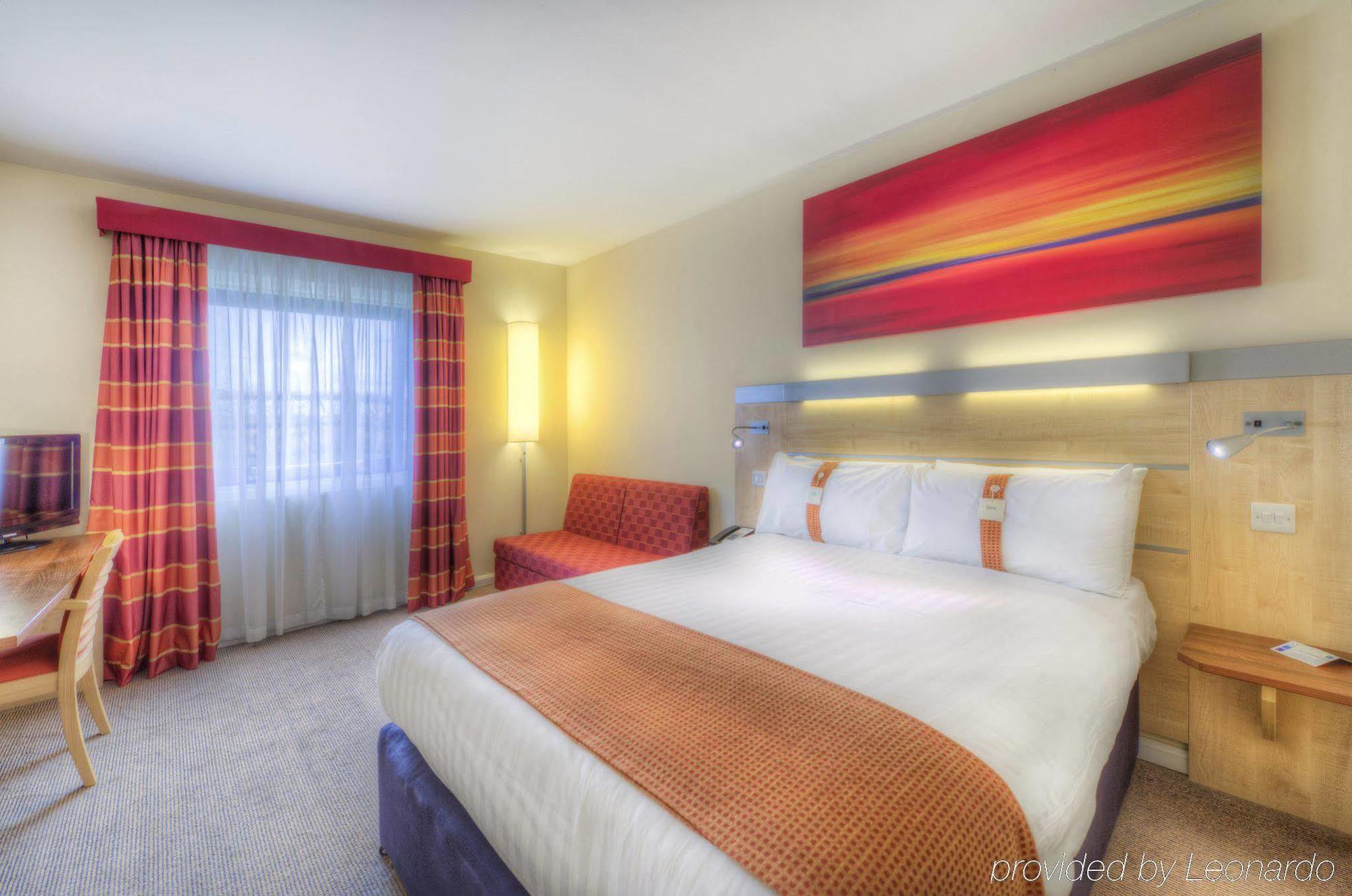 Holiday Inn Express Kettering By Ihg Exterior photo