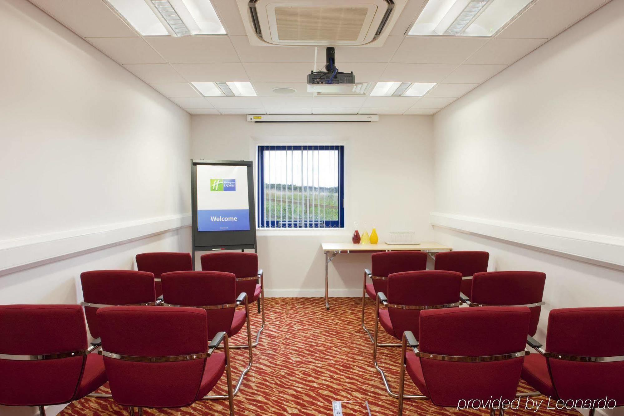 Holiday Inn Express Kettering By Ihg Exterior photo