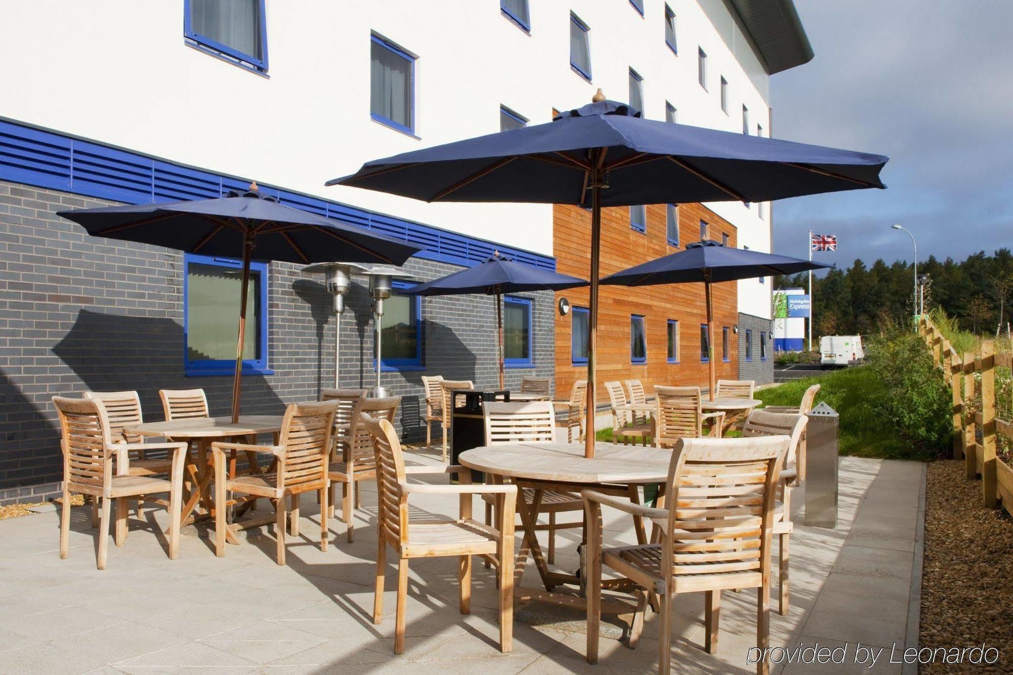Holiday Inn Express Kettering By Ihg Exterior photo