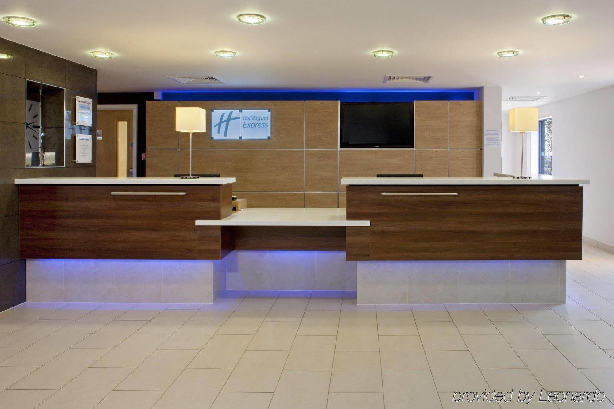 Holiday Inn Express Kettering By Ihg Exterior photo