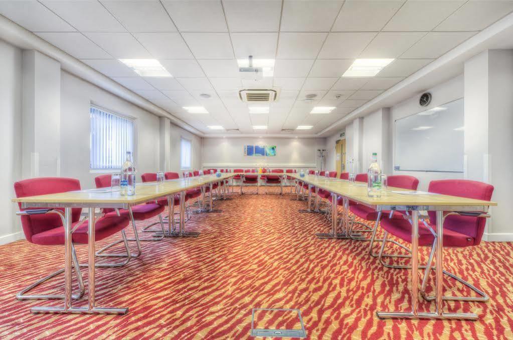 Holiday Inn Express Kettering By Ihg Exterior photo