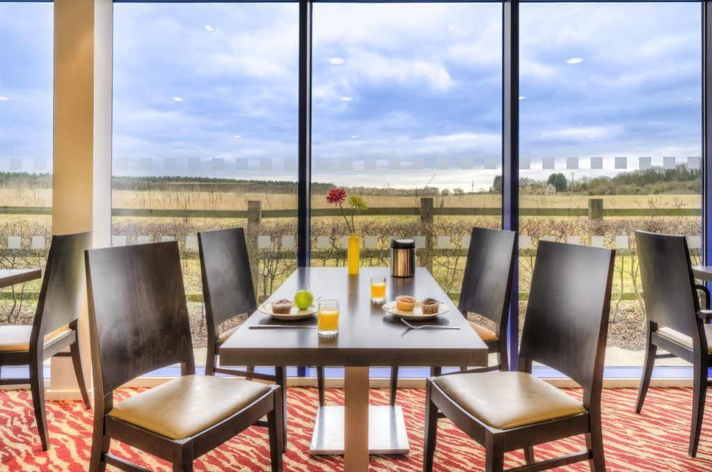 Holiday Inn Express Kettering By Ihg Exterior photo