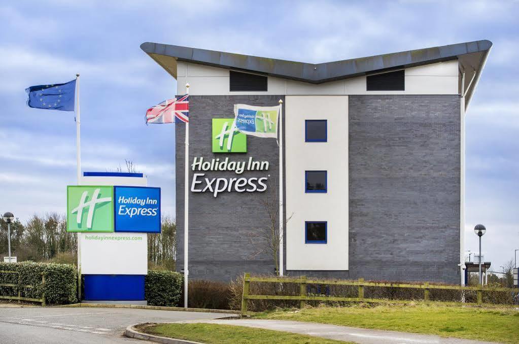 Holiday Inn Express Kettering By Ihg Exterior photo